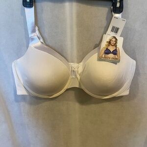 Pretty white underwire Vanity Fair bra 44D.  New with tags.